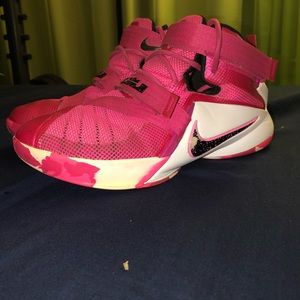Pink Lebron soilder 9